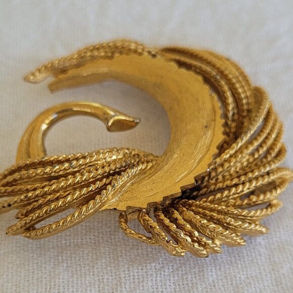 Vintage BSK Gold Tone Brooch - Unique Design - Picture 7 of 12